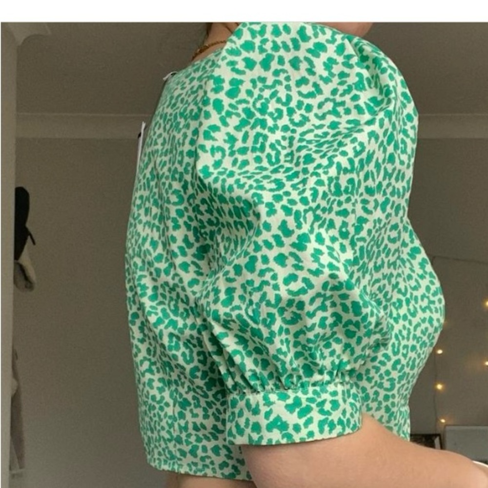 EUC Topshop Sz 4 crop top green/white square neck. Beautiful